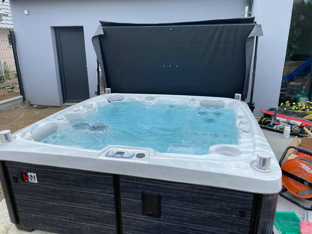 Installation d'un spa Tørrvika Full option à Gambsheim, autre vue du chantier