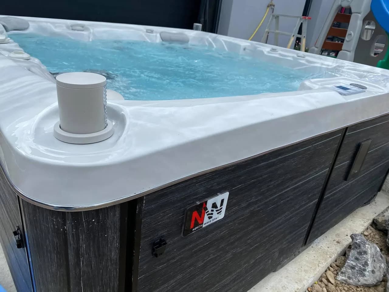 Installation d'un spa Tørrvika Full option à Gambsheim, autre vue du chantier