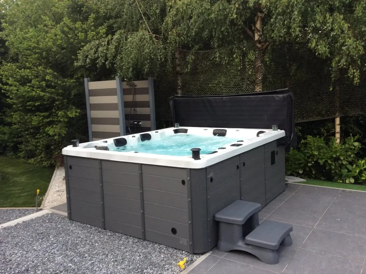 Installation d'un spa Trevi Full option à Montignies-le-Tilleul, autre vue du chantier