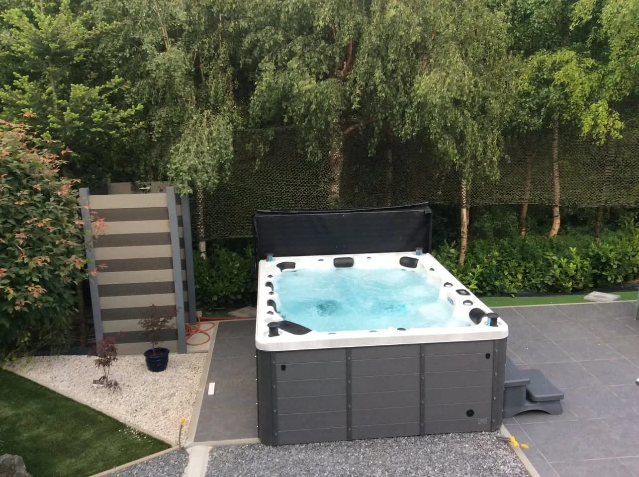 Installation d'un spa Trevi Full option à Montignies-le-Tilleul, autre vue du chantier