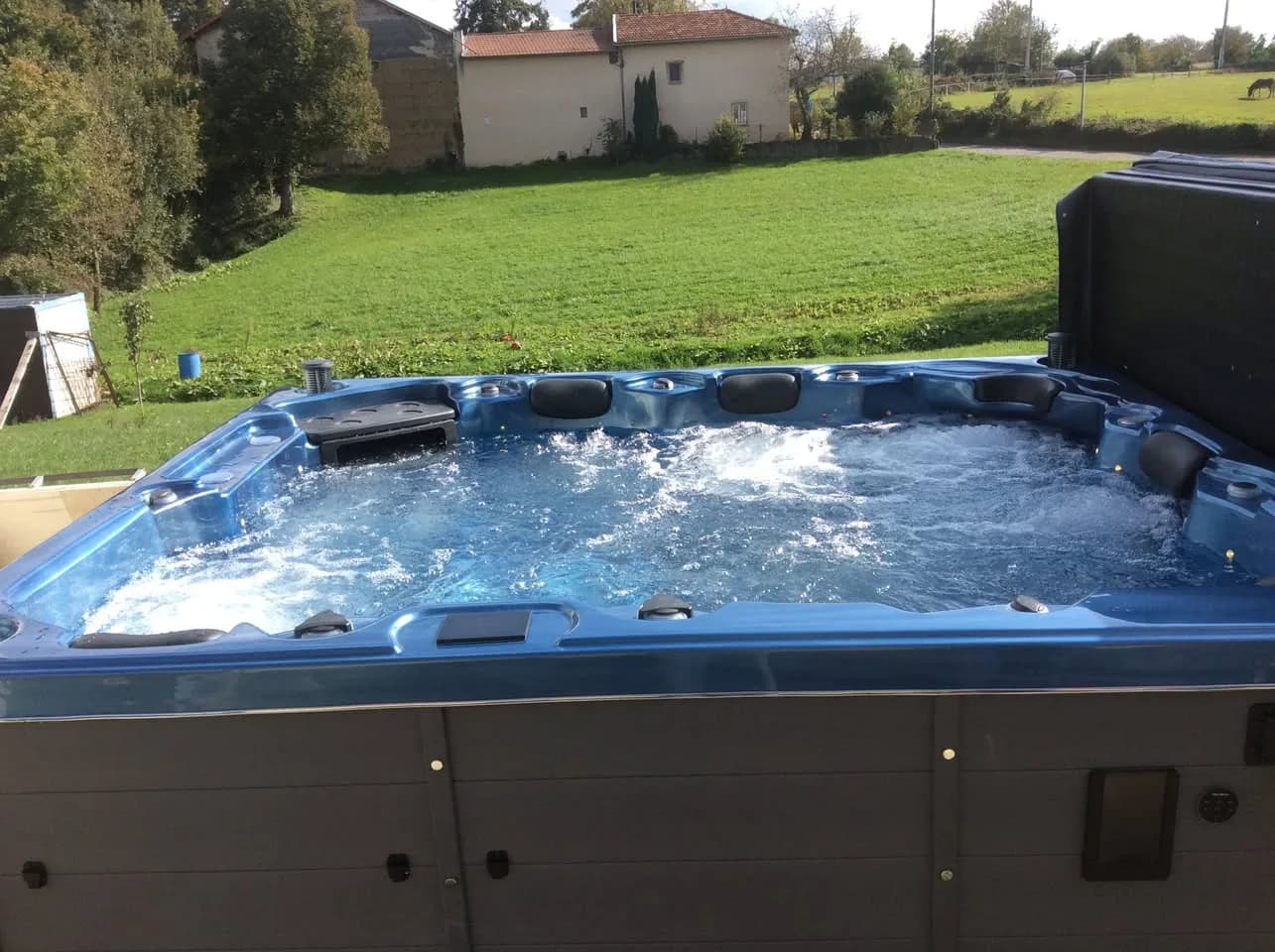 Installation d'un spa Trevi Full option à Roche, autre vue du chantier
