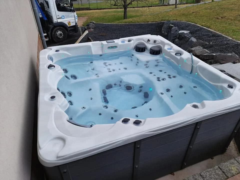 Installation d'un spa Vancouver à Achen, autre vue du chantier