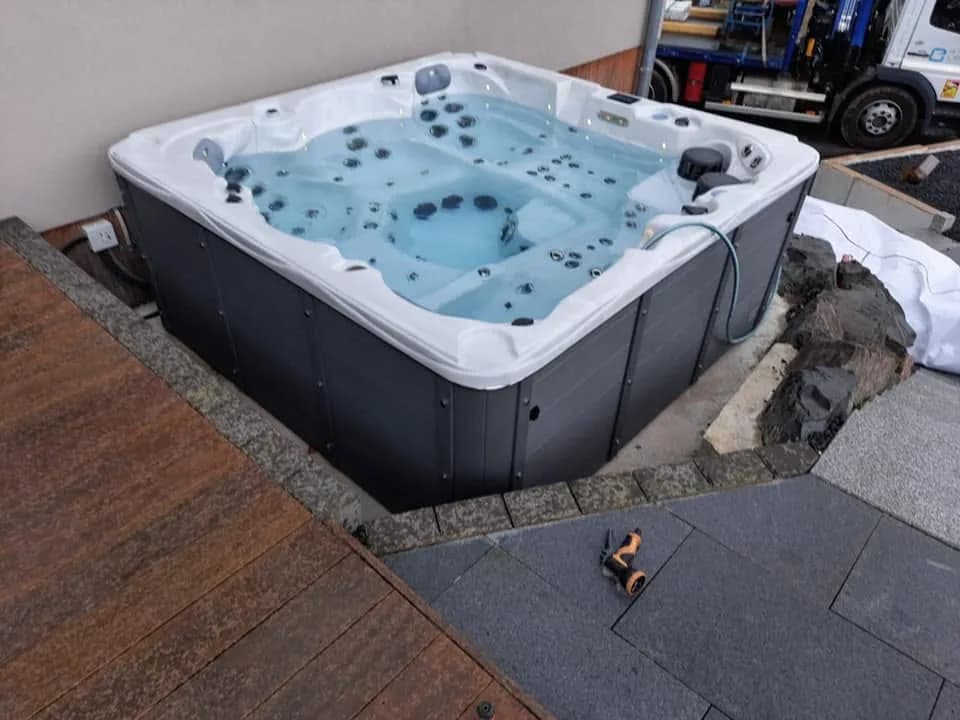 Installation d'un spa Vancouver à Achen, autre vue du chantier