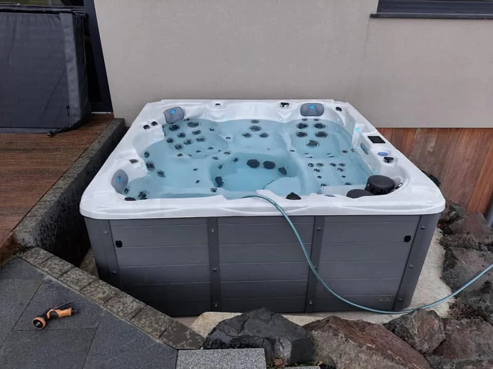 Installation d'un spa Vancouver à Achen, autre vue du chantier