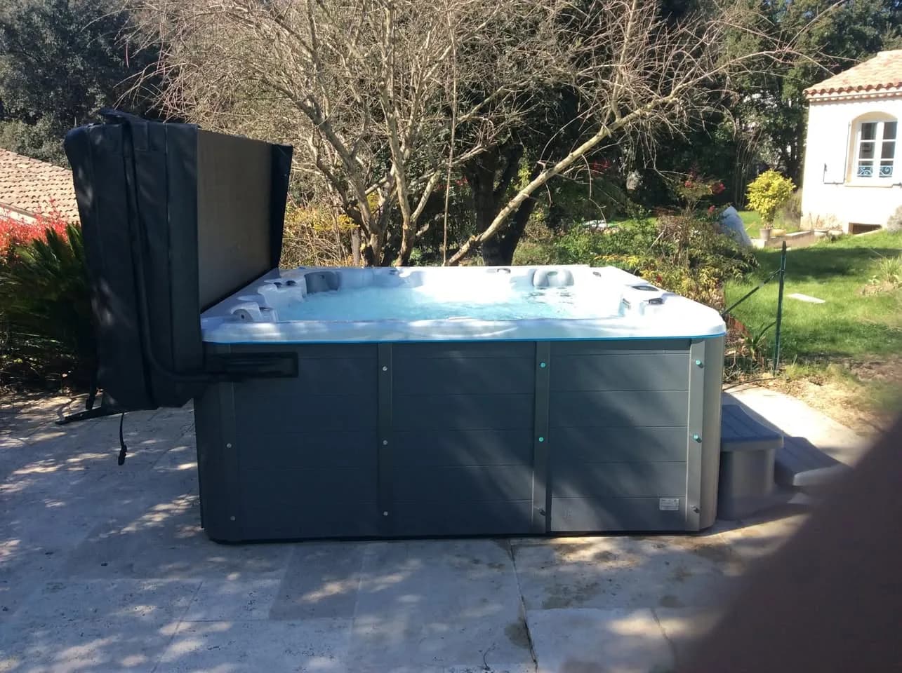 Installation d'un spa Vancouver à Assas, autre vue du chantier