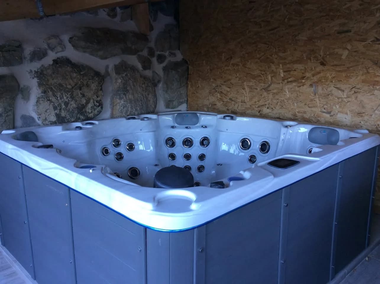 Installation d'un spa Vancouver à Barcillonnette, autre vue du chantier