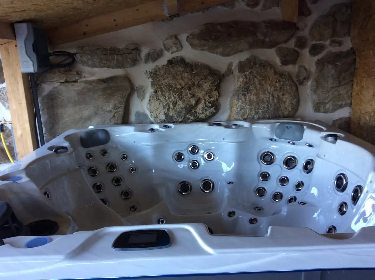 Installation d'un spa Vancouver à Barcillonnette, autre vue du chantier