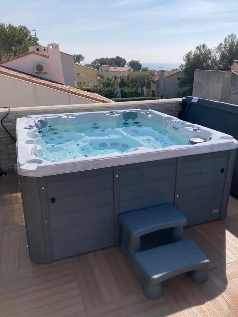 Installation d'un spa Vancouver à Carry-le-Rouet, autre vue du chantier