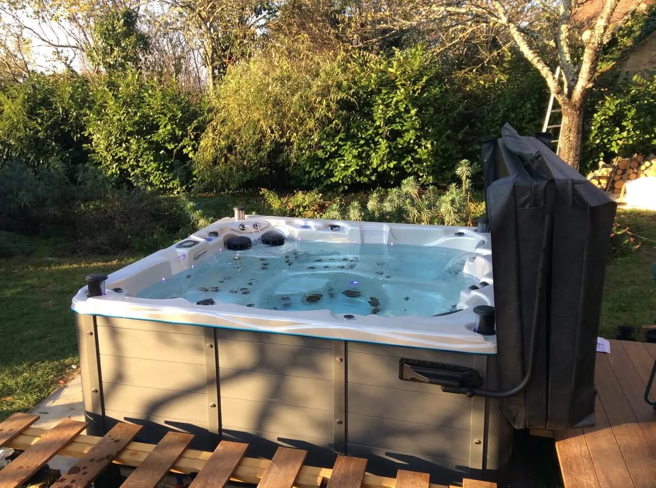 Installation d'un spa Vancouver à Cénac-et-Saint-Julien, autre vue du chantier
