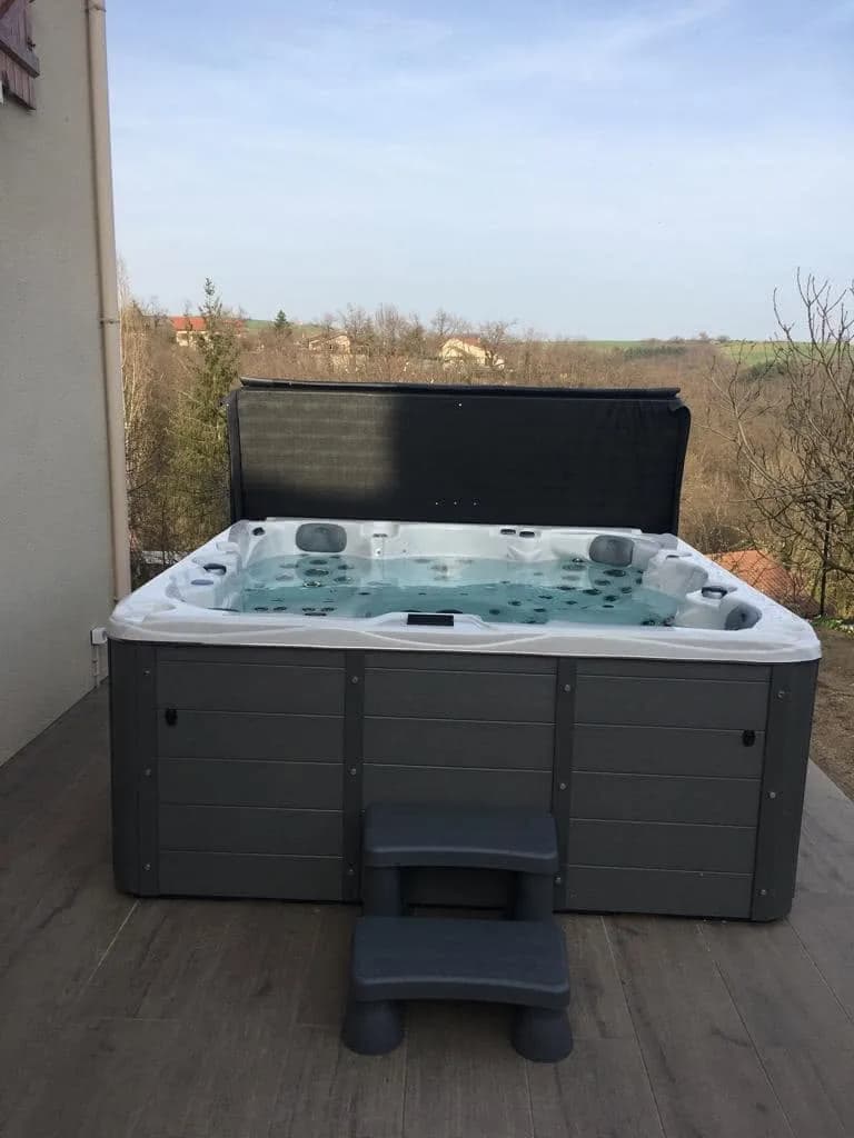 Installation d'un spa Vancouver à Champavert, autre vue du chantier