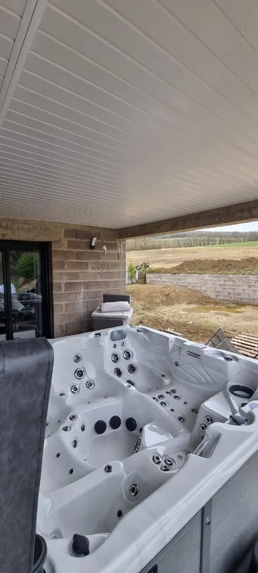 Installation d'un spa Vancouver à Champey-sur-Moselle, autre vue du chantier