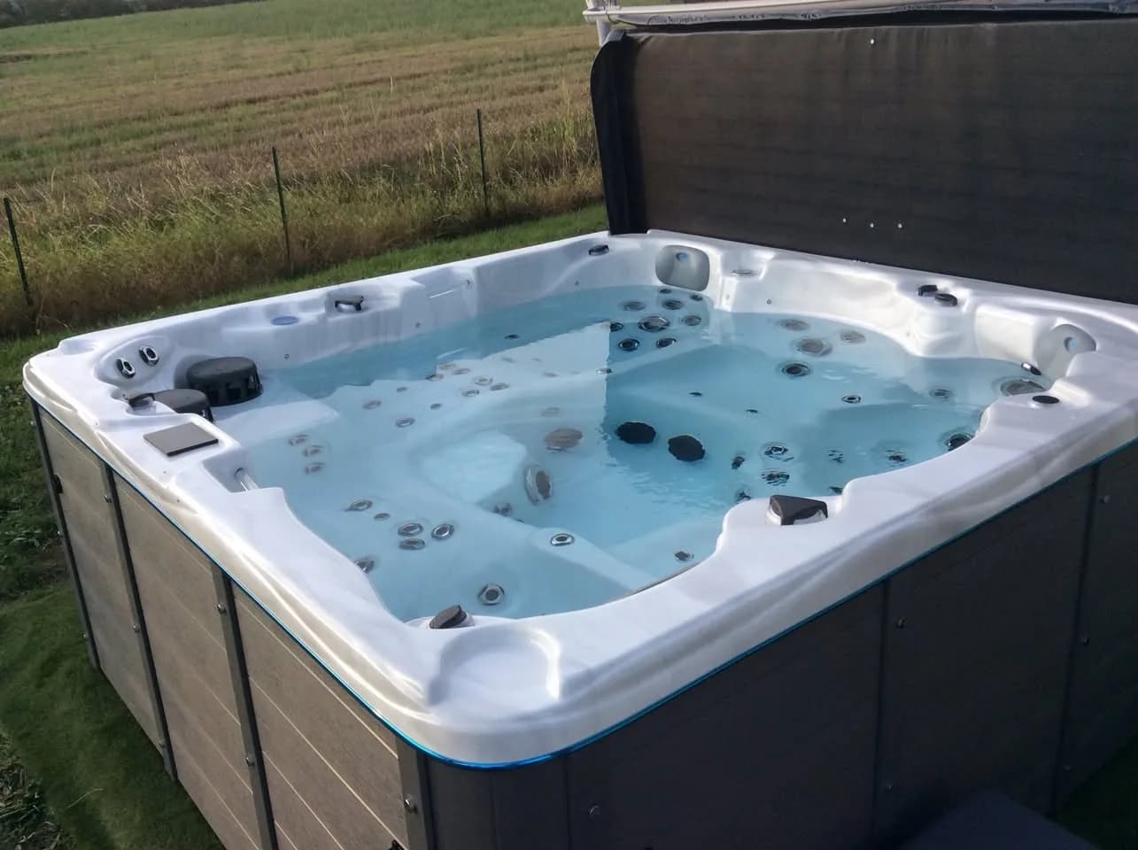 Installation d'un spa Vancouver à Charnay-lès-Mâcon, autre vue du chantier