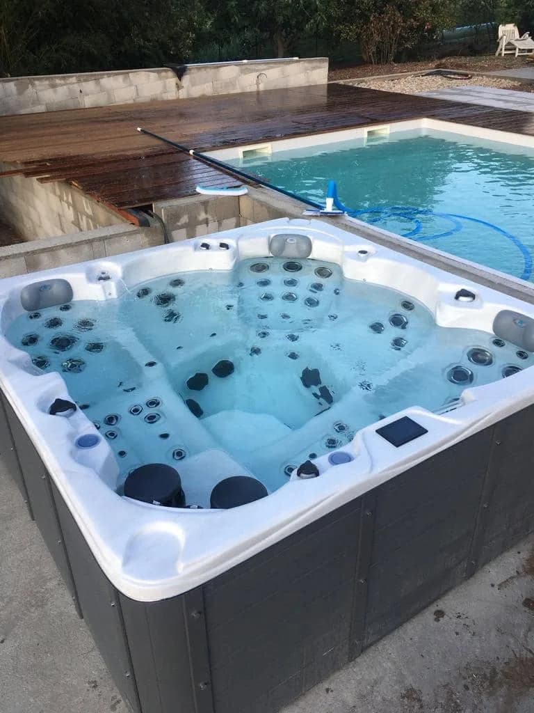 Installation d'un spa Vancouver à Châteauneuf-le-Rouge, autre vue du chantier