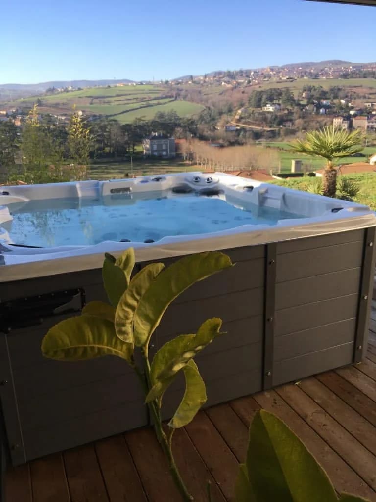 Installation d'un spa Vancouver dans la Loire, autre vue du chantier