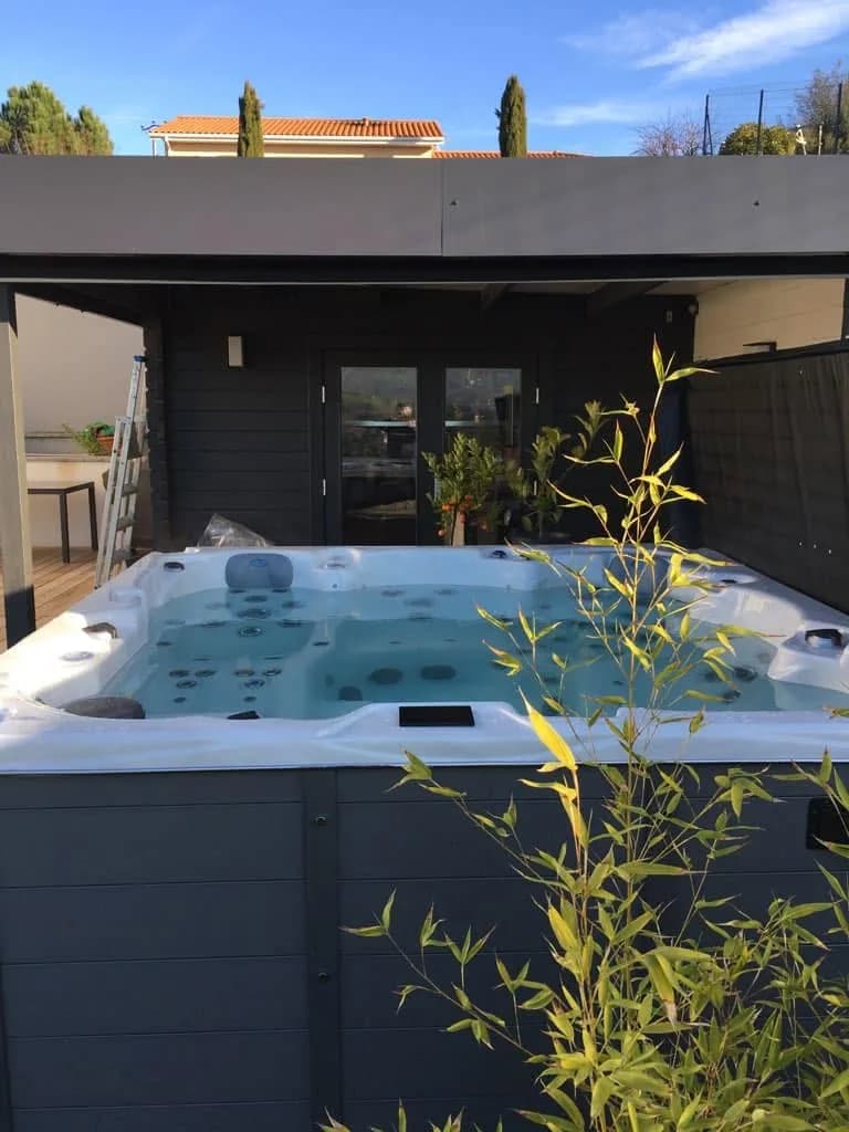Installation d'un spa Vancouver dans la Loire, autre vue du chantier
