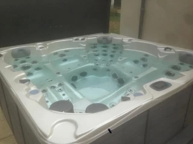 Installation d'un spa Vancouver dans le Loir-et-Cher, autre vue du chantier