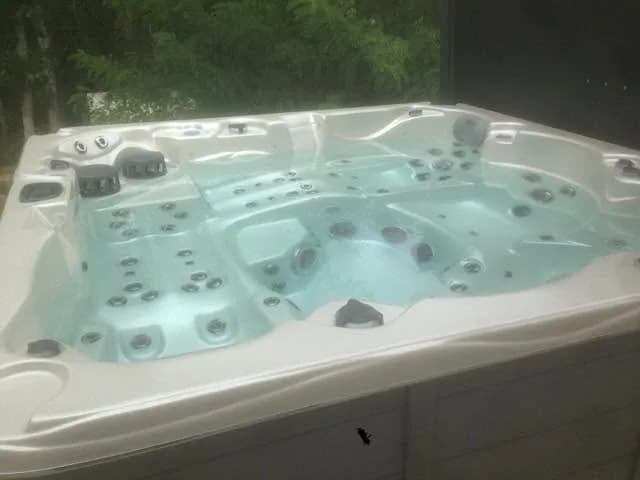 Installation d'un spa Vancouver dans le Loir-et-Cher, autre vue du chantier