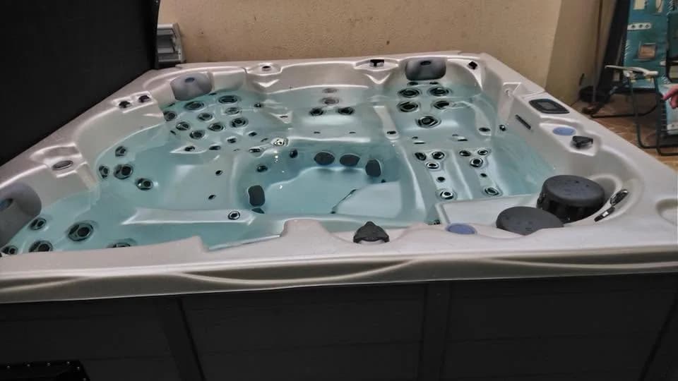 Installation d'un spa Vancouver dans le Nord, autre vue du chantier