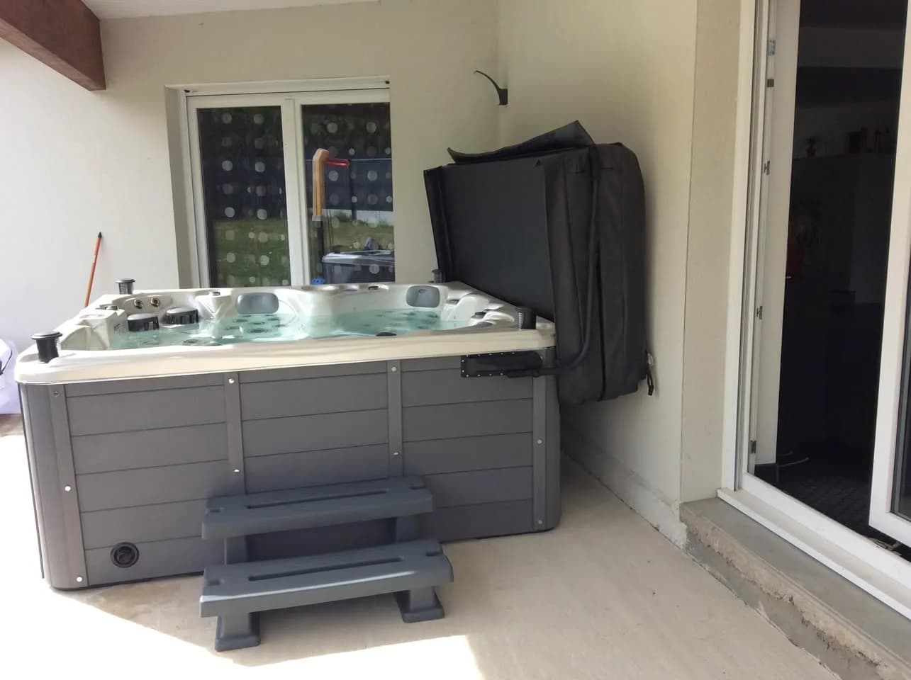 Installation d'un spa Vancouver dans le Rhône, autre vue du chantier