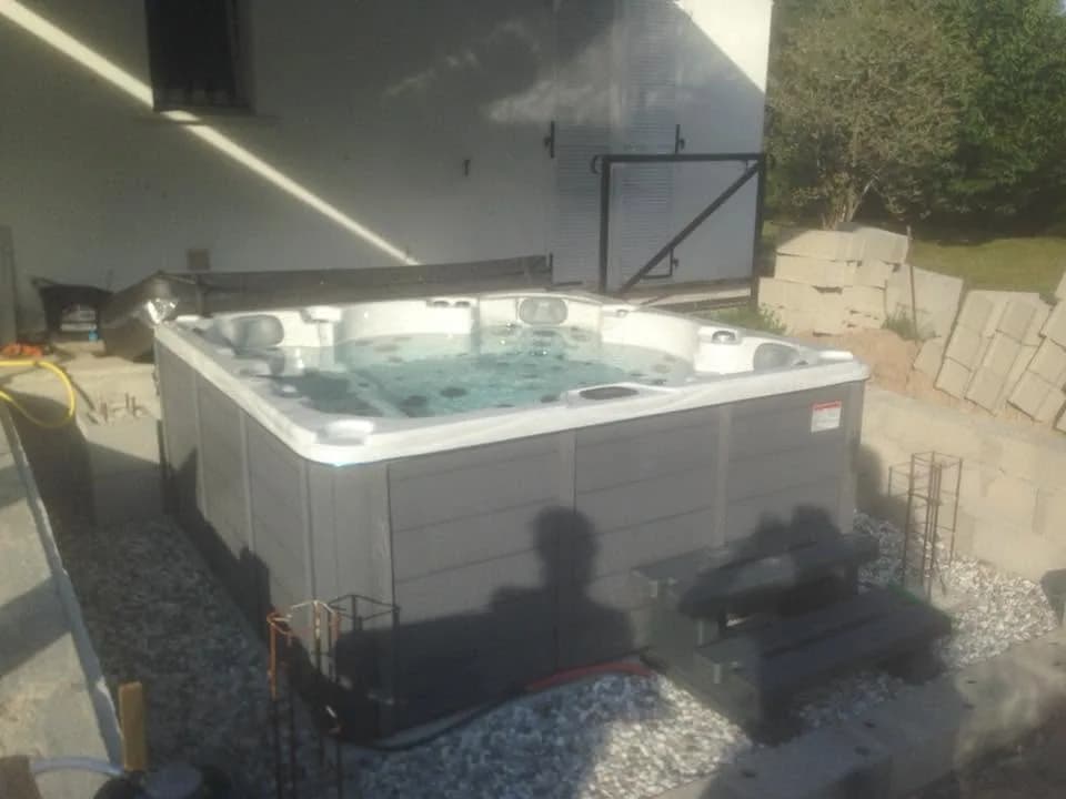 Installation d'un spa Vancouver en Gironde, autre vue du chantier