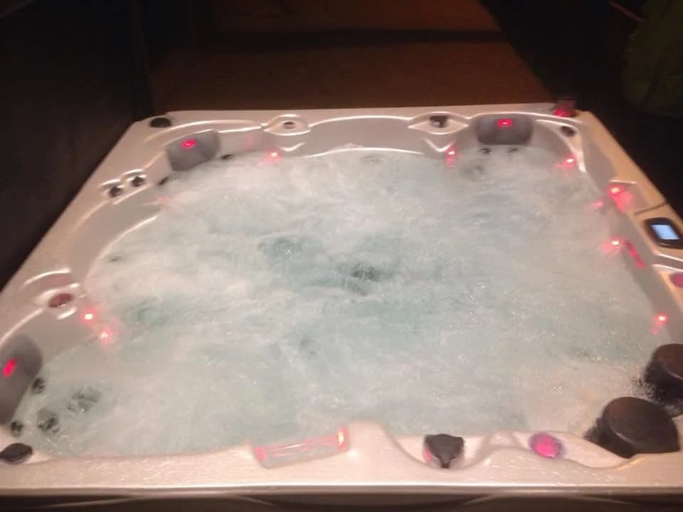 Installation d'un spa Vancouver en Haute-Savoie, cuve en eau, éclairage LED