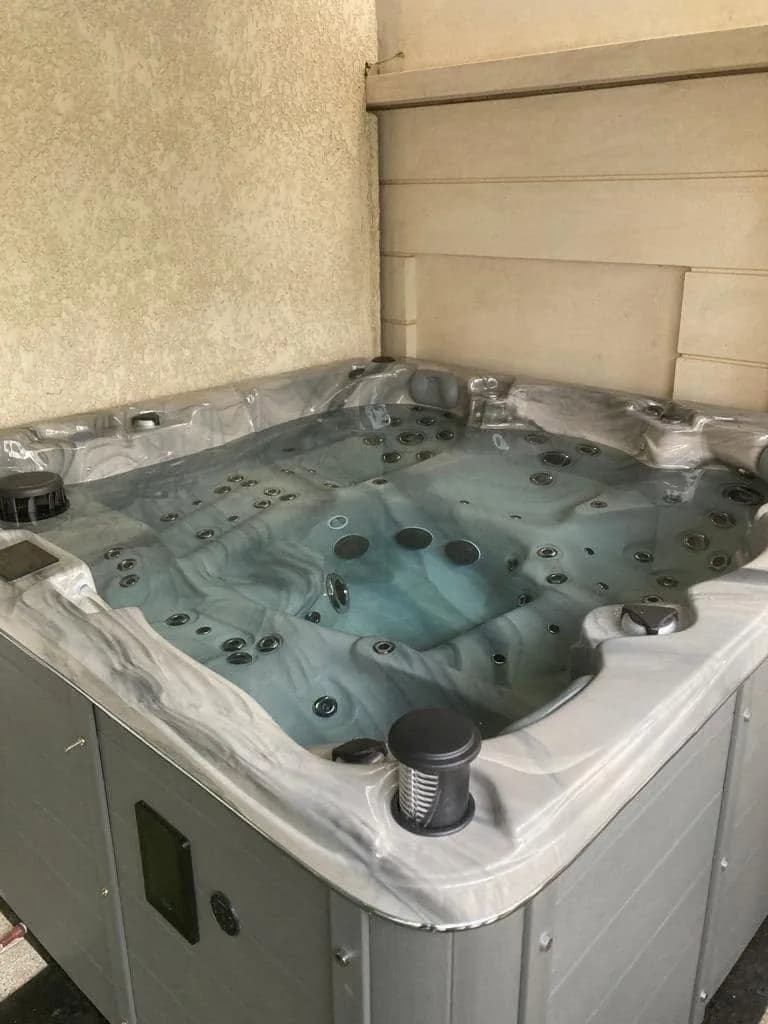 Installation d'un spa Vancouver Full option à Ampuis, autre vue du chantier