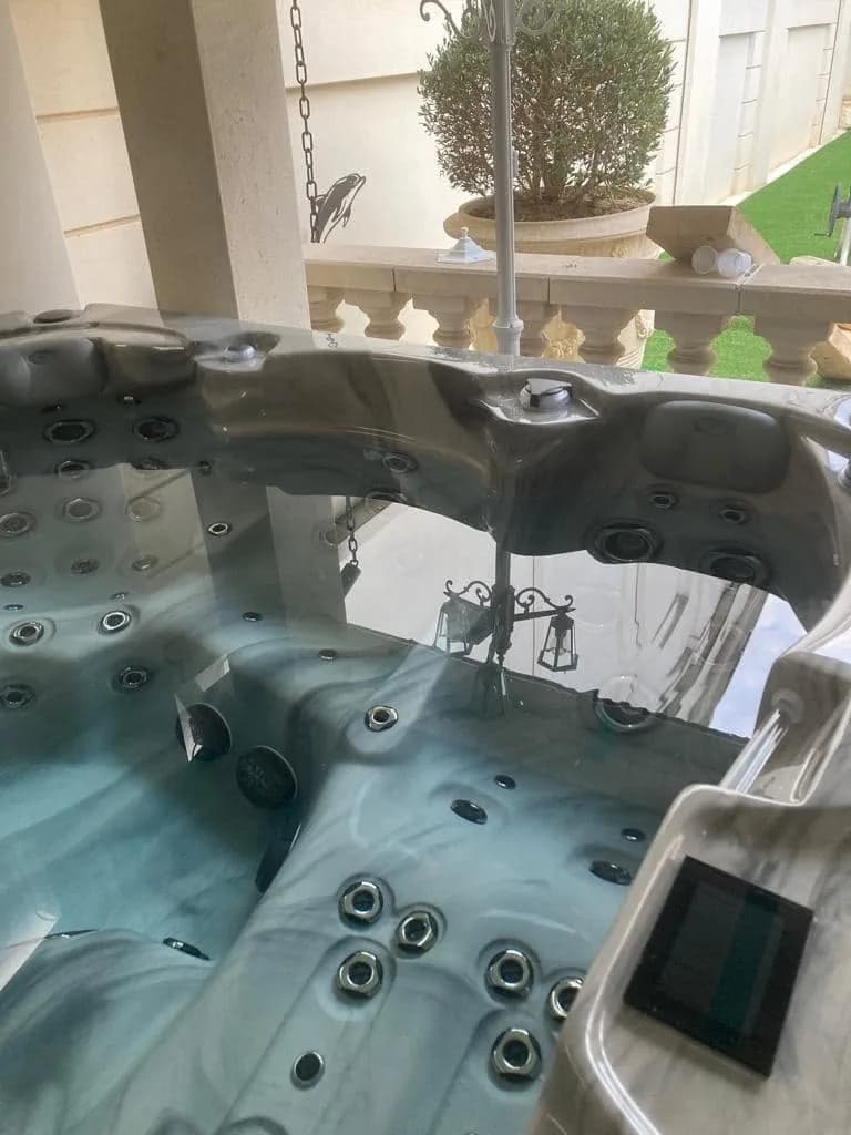 Installation d'un spa Vancouver Full option à Ampuis, autre vue du chantier