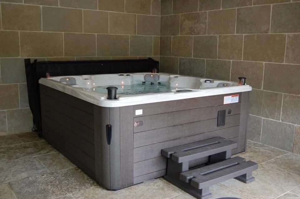 Installation d'un spa Vancouver Full option à Angers, autre vue du chantier