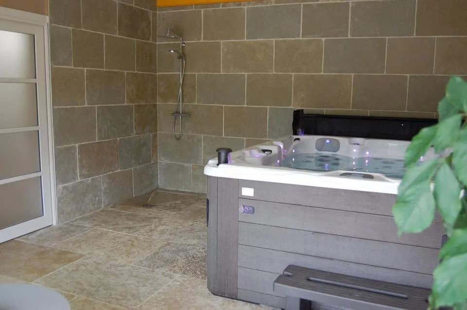 Installation d'un spa Vancouver Full option à Angers, autre vue du chantier