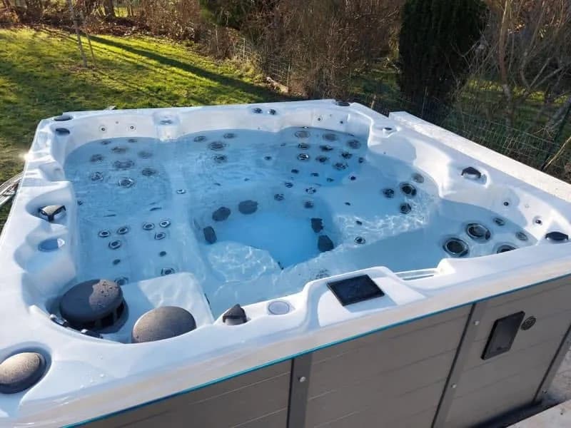 Installation d'un spa Vancouver Full option au Luxembourg, autre vue du chantier