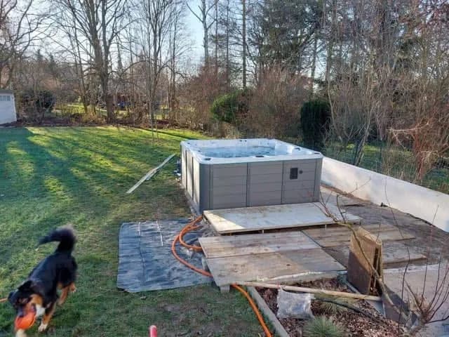 Installation d'un spa Vancouver Full option au Luxembourg, autre vue du chantier