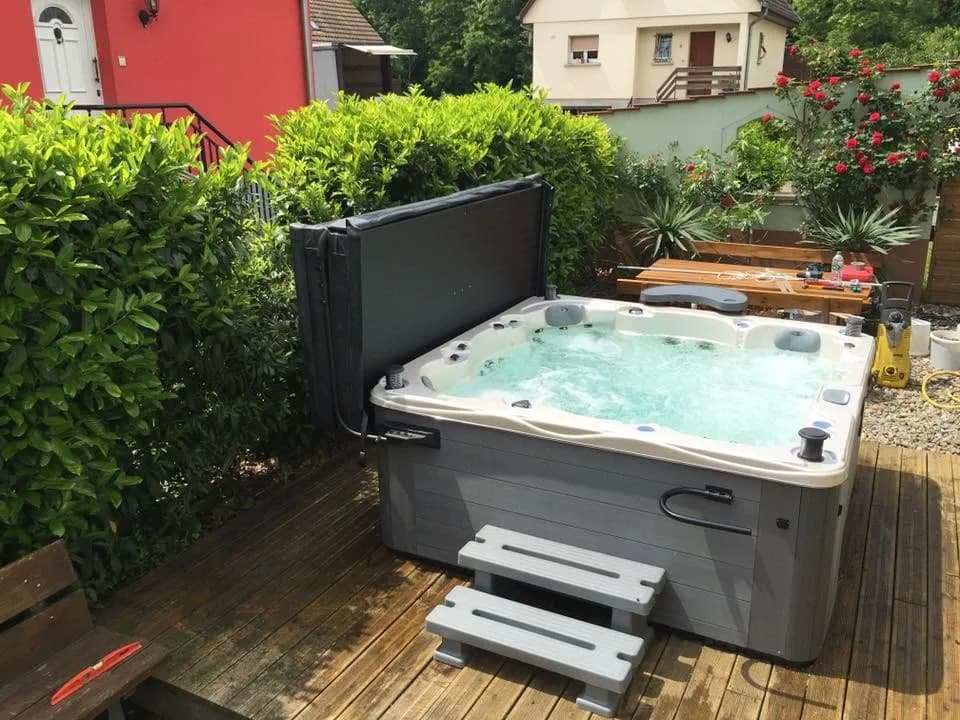Installation d'un spa Vancouver Full option à Bischwiller, autre vue du chantier
