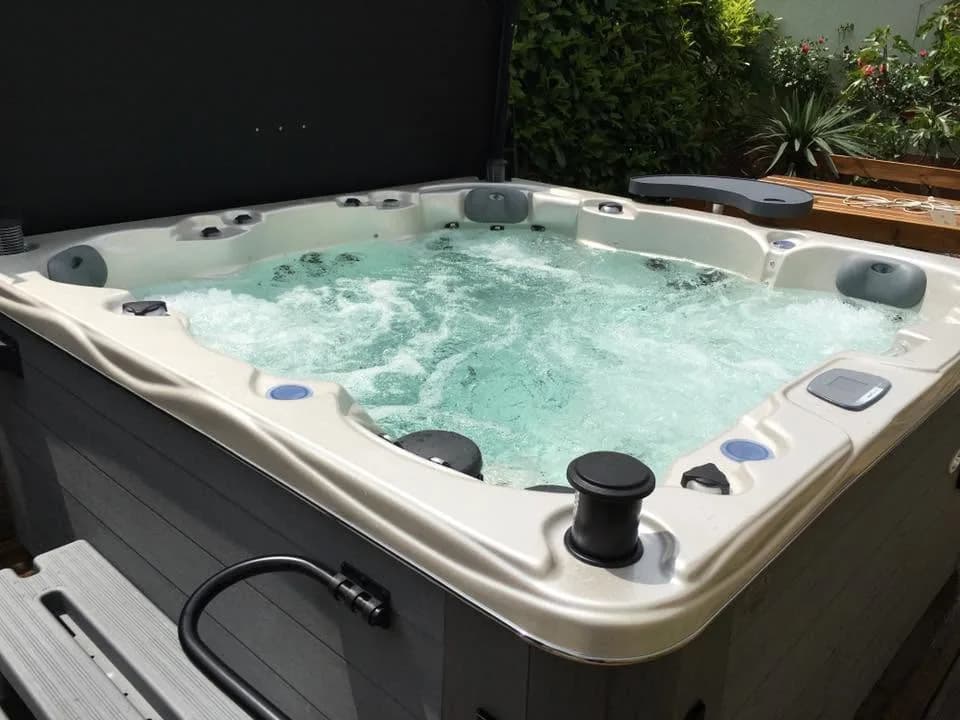 Installation d'un spa Vancouver Full option à Bischwiller, autre vue du chantier