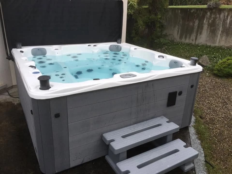 Installation d'un spa Vancouver Full option à Bruebach, autre vue du chantier