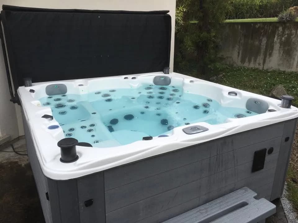 Installation d'un spa Vancouver Full option à Bruebach, autre vue du chantier