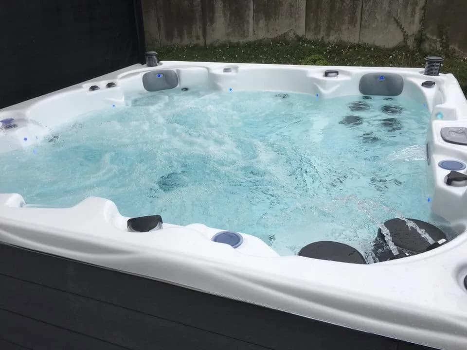 Installation d'un spa Vancouver Full option à Bruebach, autre vue du chantier