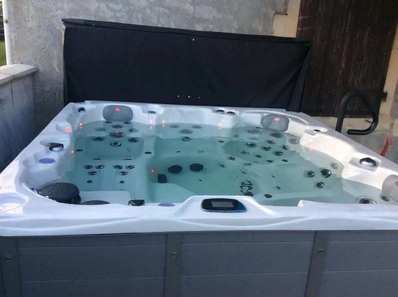 Installation d'un spa Vancouver Full option à Châtillon-la-Palud, autre vue du chantier