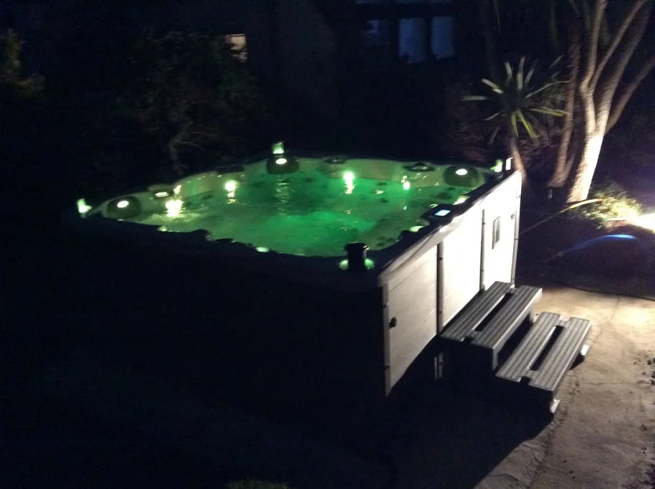Installation d'un spa Vancouver Full option à Cherbourg-en-Cotentin, autre vue du chantier