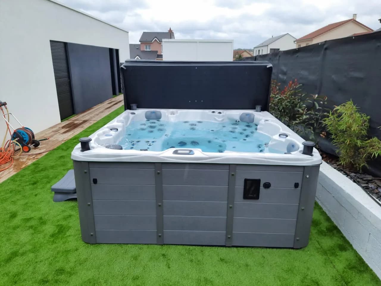 Installation d'un spa Vancouver Full option à Chieulles, autre vue du chantier
