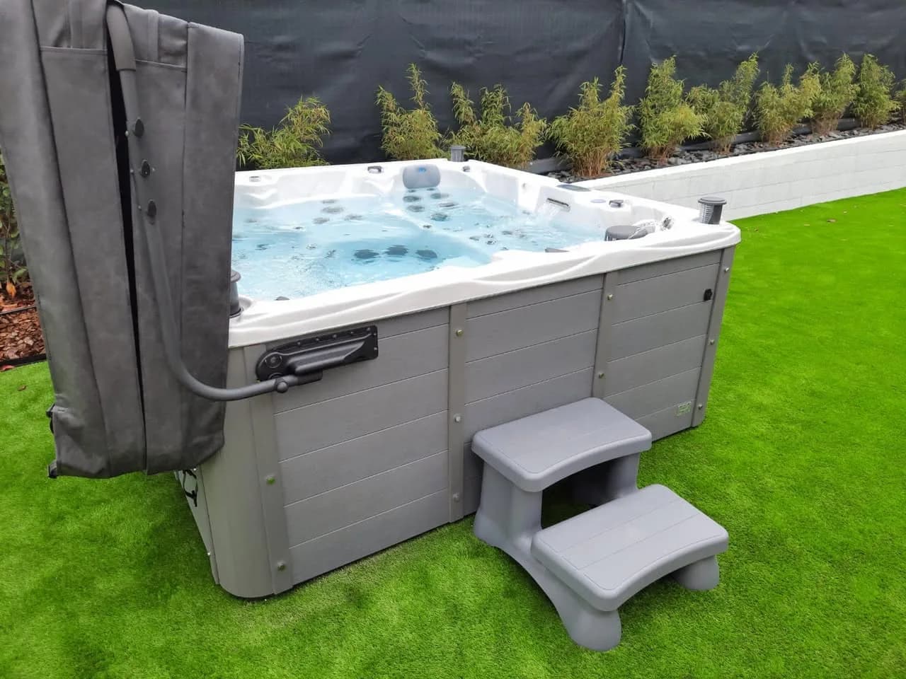 Installation d'un spa Vancouver Full option à Chieulles, autre vue du chantier