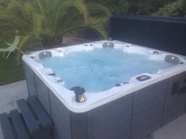 Installation d'un spa Vancouver Full option dans l'Hérault, autre vue du chantier