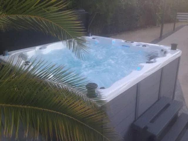 Installation d'un spa Vancouver Full option dans l'Hérault, autre vue du chantier