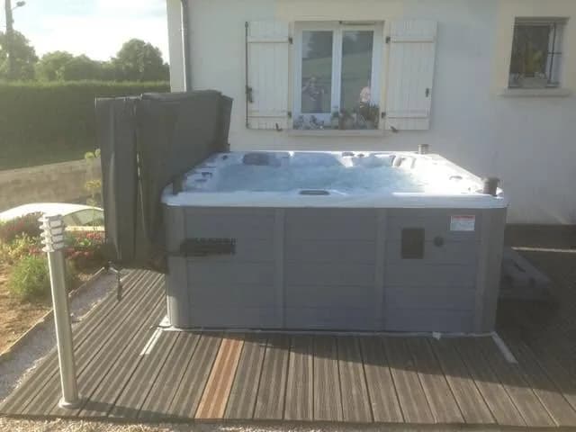 Installation d'un spa Vancouver Full option dans la Nièvre, autre vue du chantier
