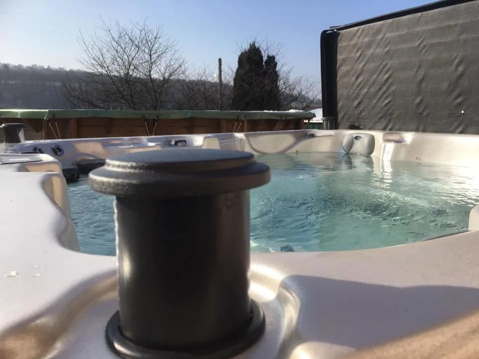 Installation d'un spa Vancouver Full option dans le Doubs, autre vue du chantier