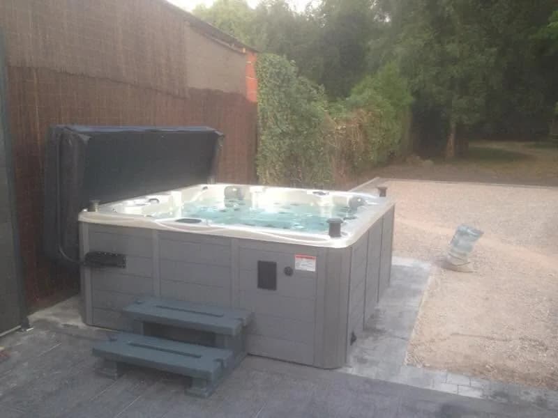 Installation d'un spa Vancouver Full option dans le Nord, autre vue du chantier