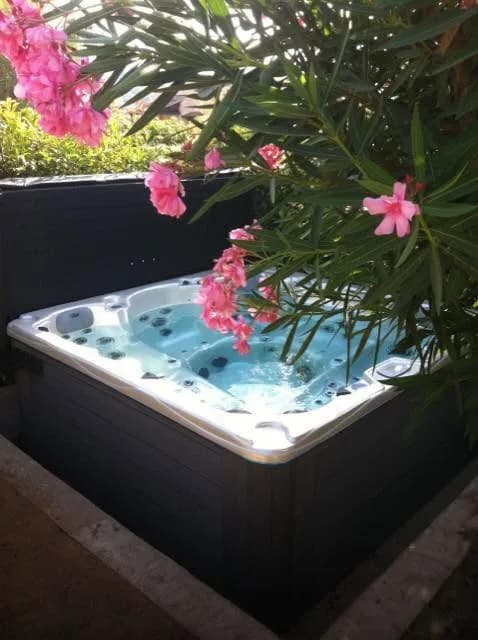 Installation d'un spa Vancouver Full option dans le Var, autre vue du chantier