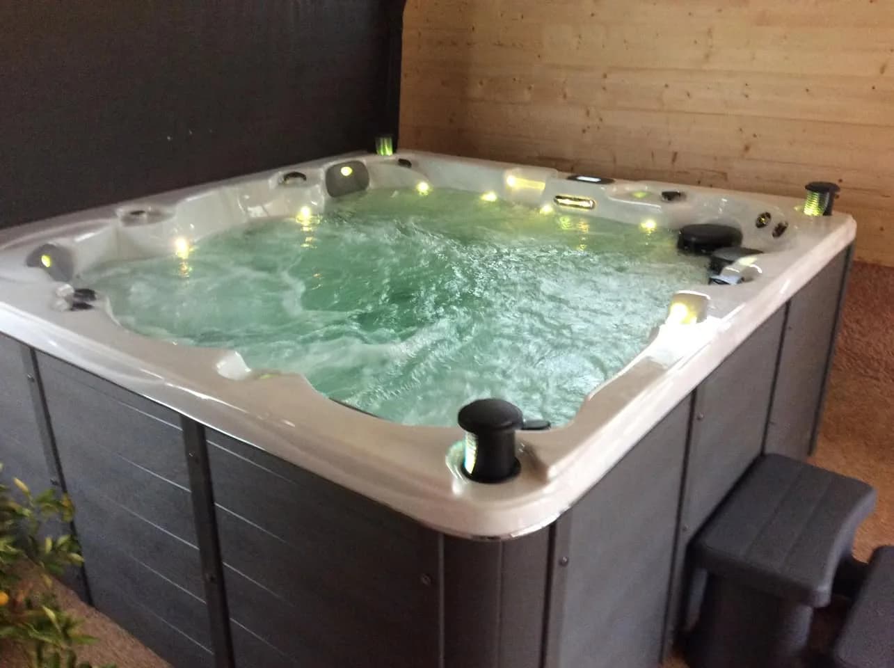 Installation d'un spa Vancouver Full option à Domessin, autre vue du chantier