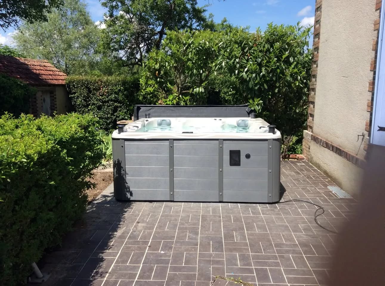 Installation d'un spa Vancouver Full option à Égriselles-le-Bocage, autre vue du chantier