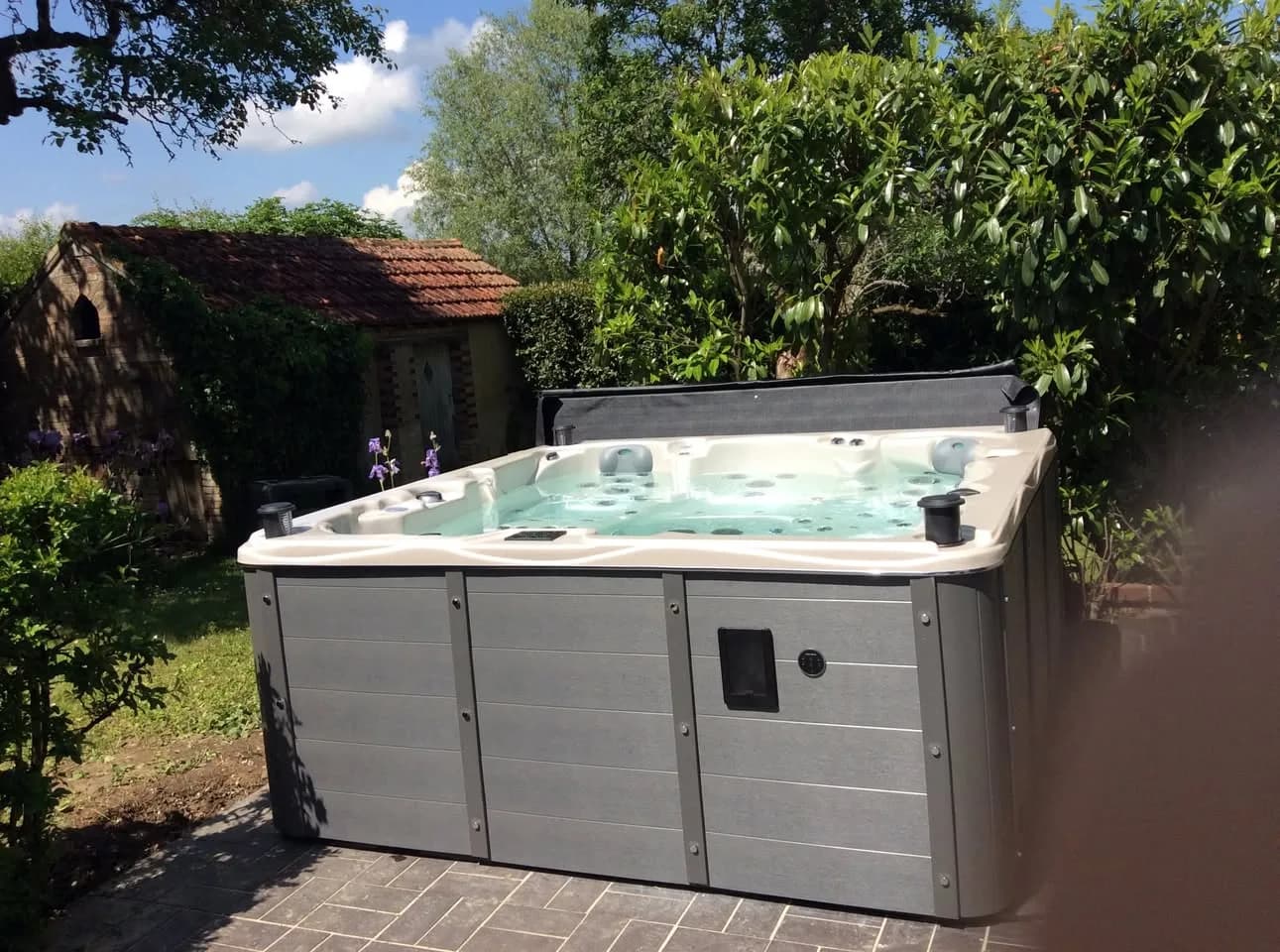Installation d'un spa Vancouver Full option à Égriselles-le-Bocage, autre vue du chantier