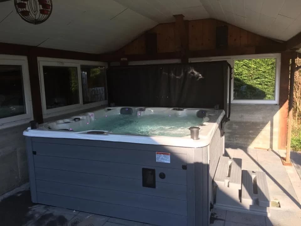 Installation d'un spa Vancouver Full option à Emlingen, autre vue du chantier